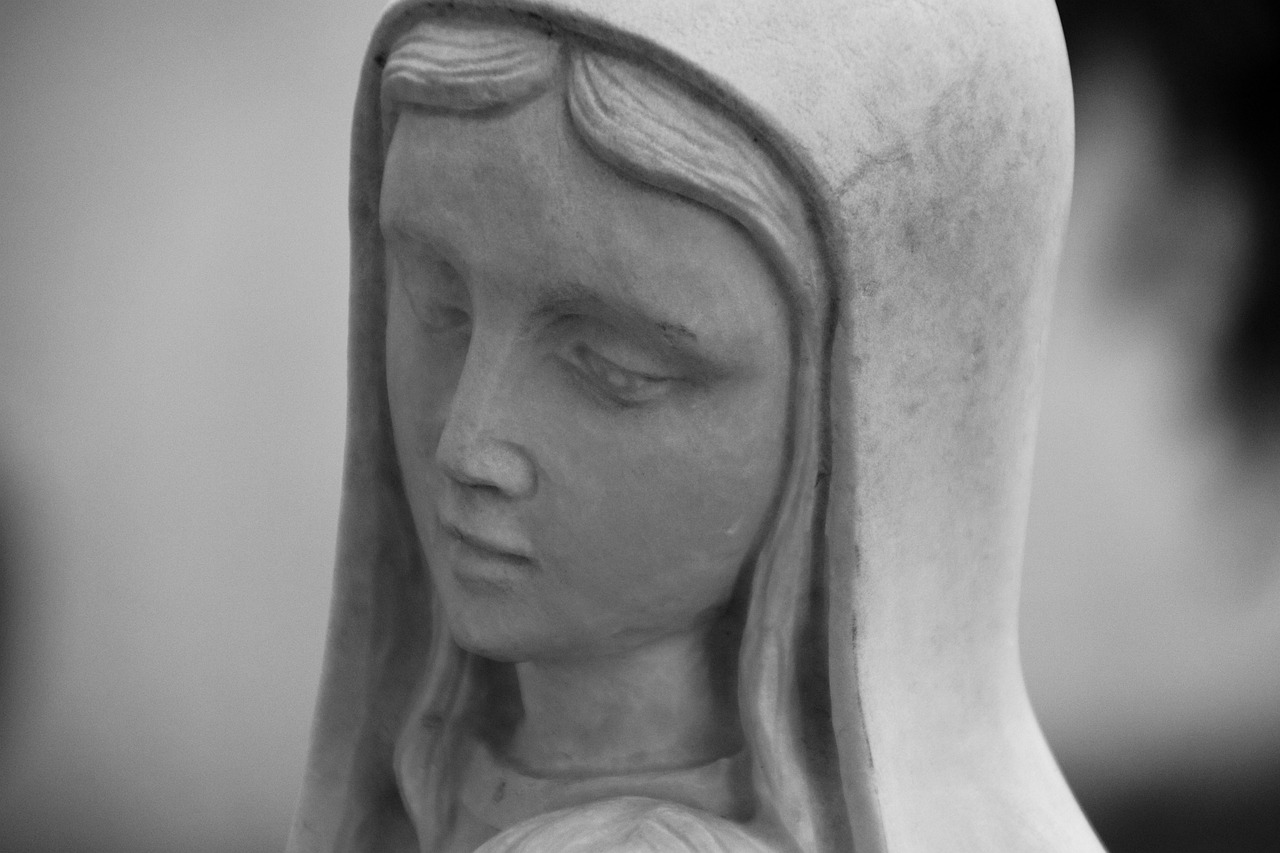 cati ani are madonna